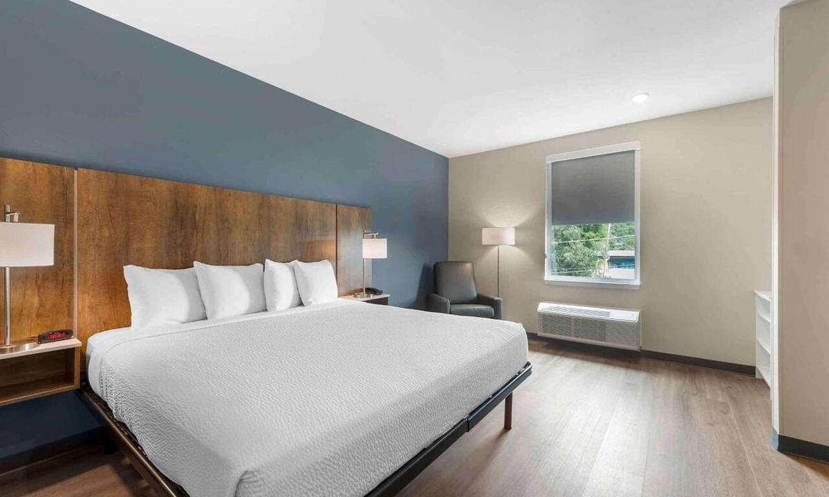 Madison Hotel | 0.9 Miles to Honest Coffee Roasters | Room for Two | Pet-Friendly Stay