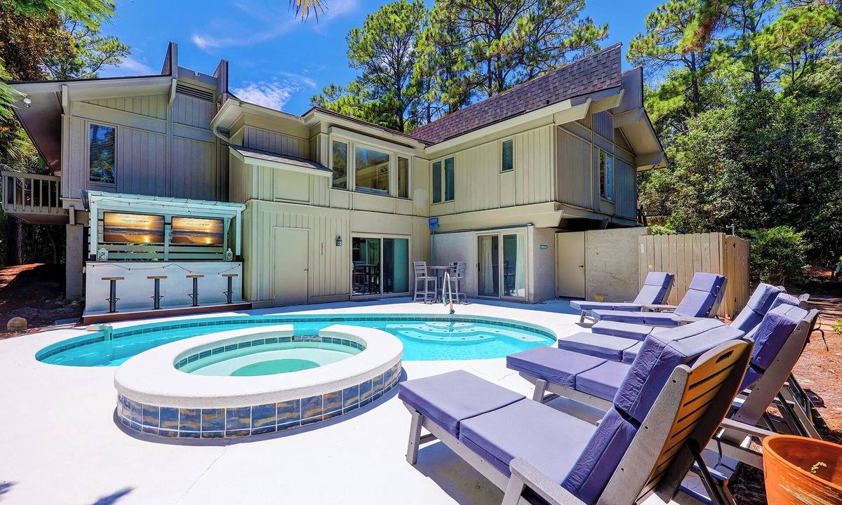 South Beach House | 1 Black Duck- 50 Yards(2 minute walk) to the Ocean, PRIVATE POOL.
