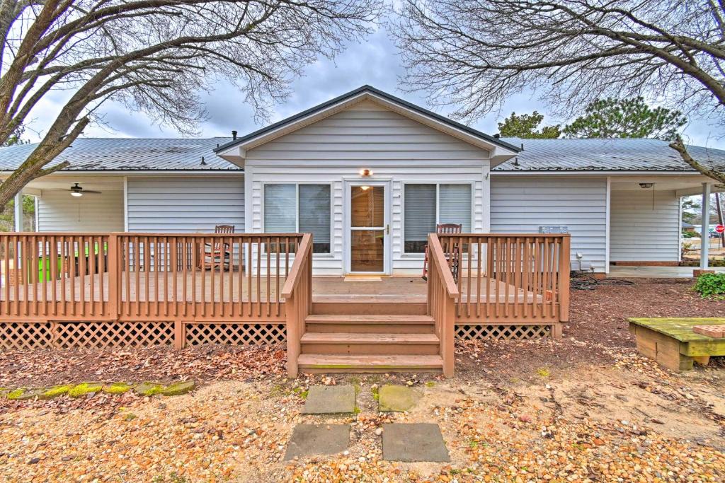 Lillington House | < 1 Mi to Downtown Lillington: Home w/Deck