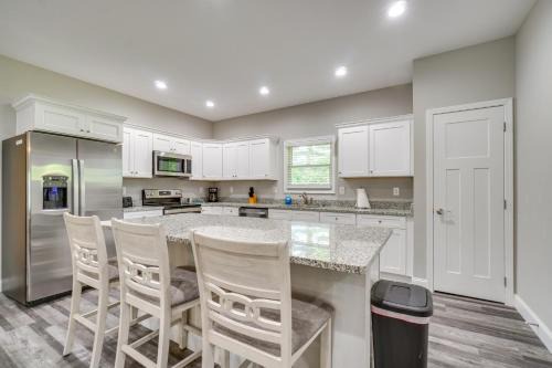 Crossville House | 1 Mi to Dtwn Crossville: Spacious Home w/Patio!