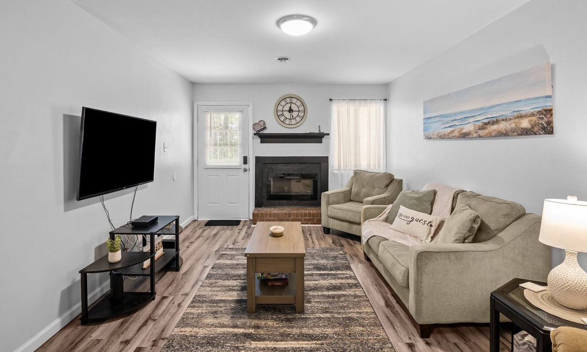 Havelock Apartment | 1 mile to Cherry Point and 19 miles to Atlantic Beach!