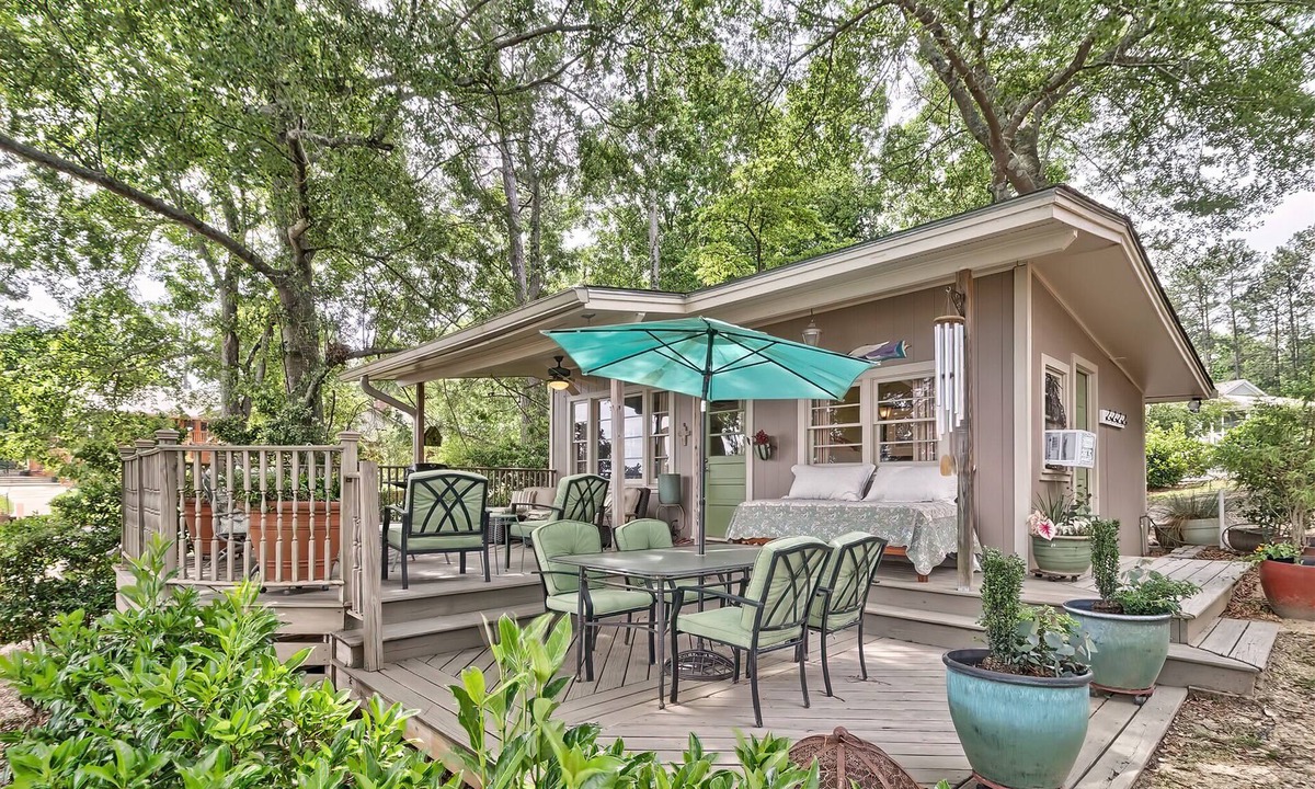 Ridgeway Cabin | 1 queen bedroom - 1 bath - plus twin bed and fold-out sofa bed