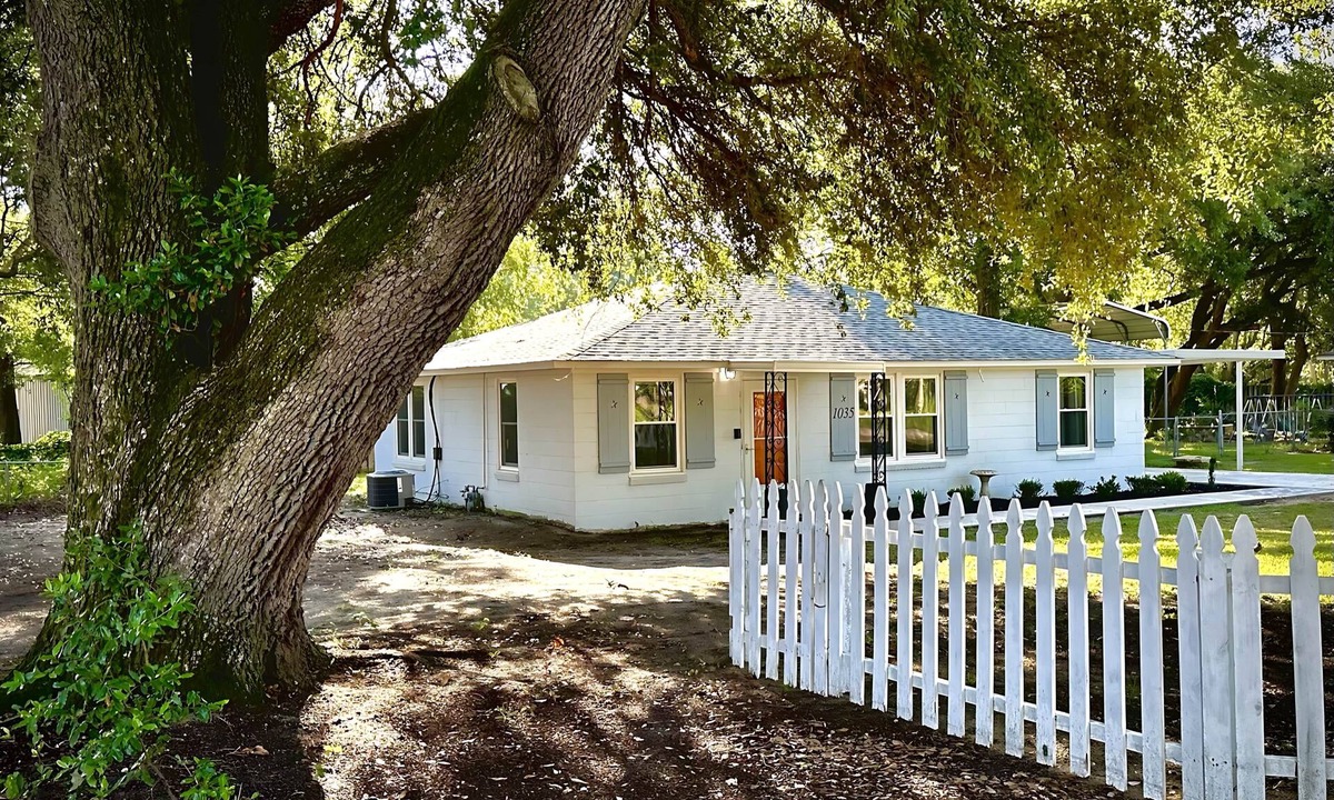 West Columbia House | 1-Story Home | Pets + EV Charger