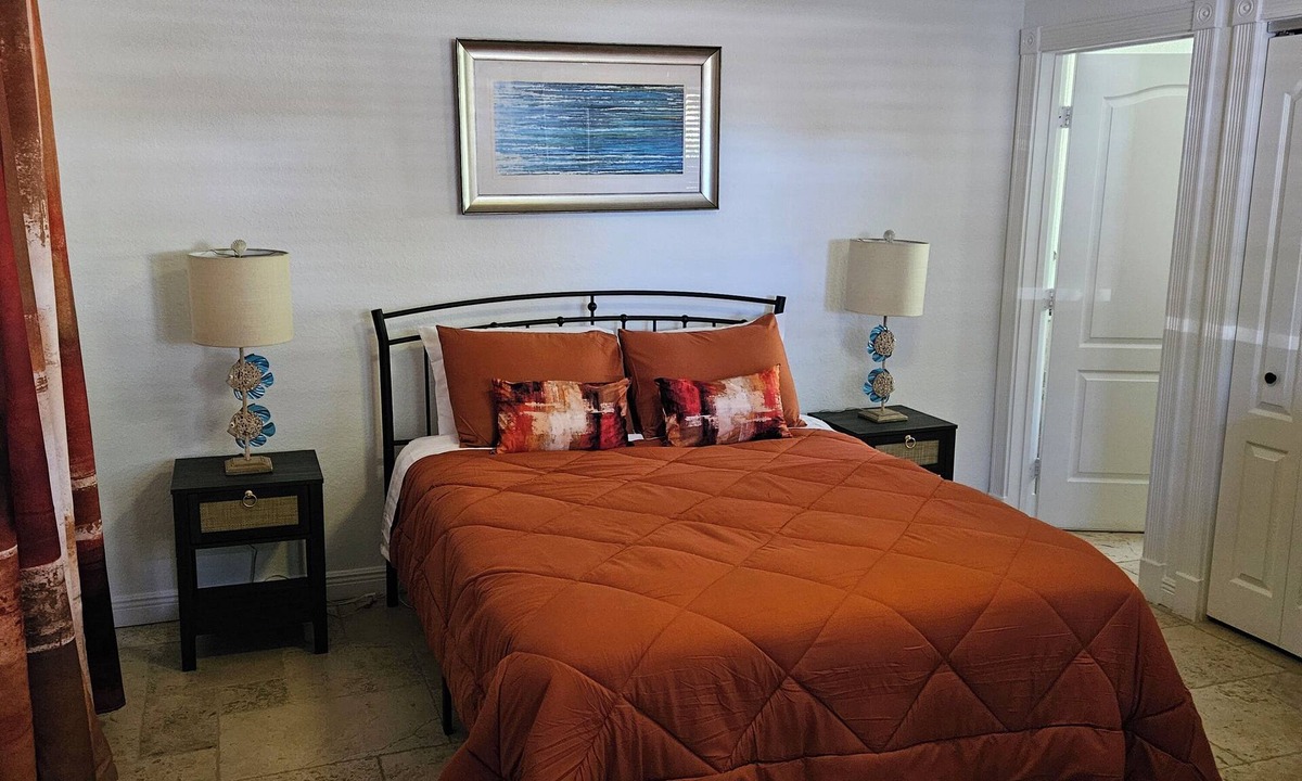 Singer Island Hotel | 110 Signature Single Room in waterfront hotel in Singer Island, FL
