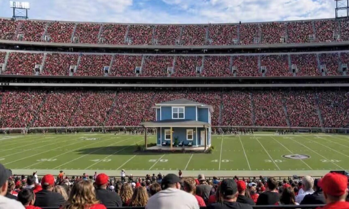 Athens House | 13 mins to Downtwn & Stadium - Game Room - Game Day
