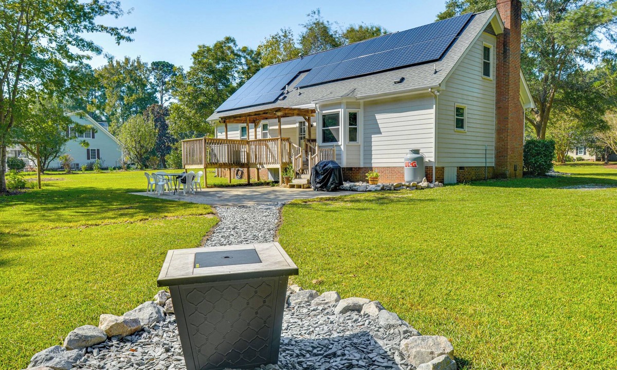 Fuquay-Varina House | 15 Mi to Raleigh: Dog-Friendly Home w/Fire Pit!