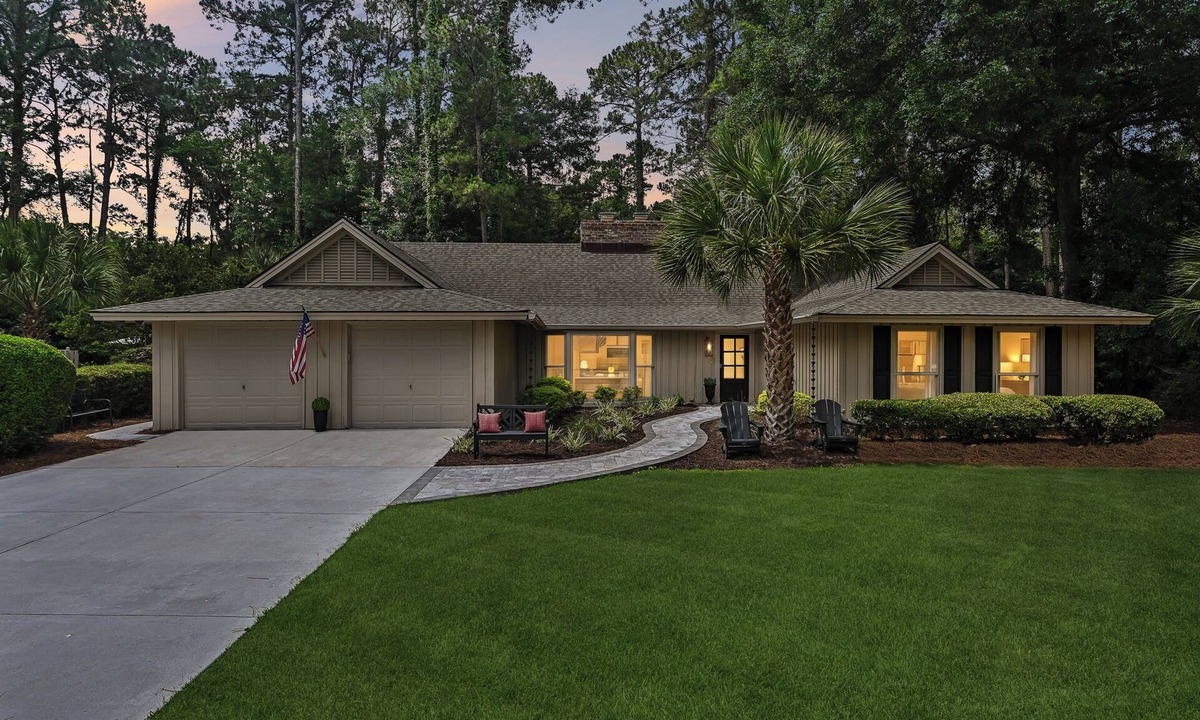 Heritage Woods House | 17 Old Military~ Walking Distance to RBC Heritage, Private Pool, Close to Beach!