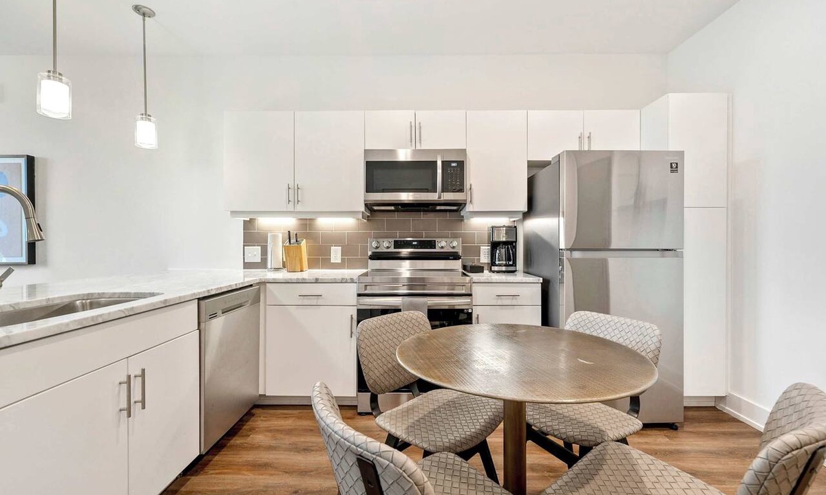 SoNo Apartment | 1B1B Midtown Apartment Private Balcony, Views, Gym