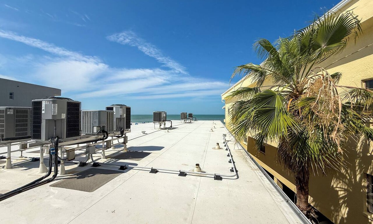 Madeira Beach Condo | 1br 1b - 3rd Floor - King - Surf Song #335