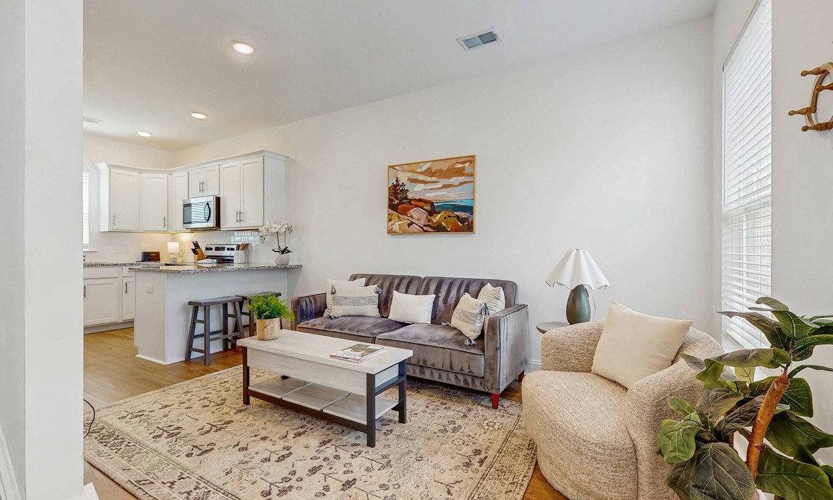 Goose Creek House | 1BR loft in Pet Friendly Resort w/pool, hot tub & parks