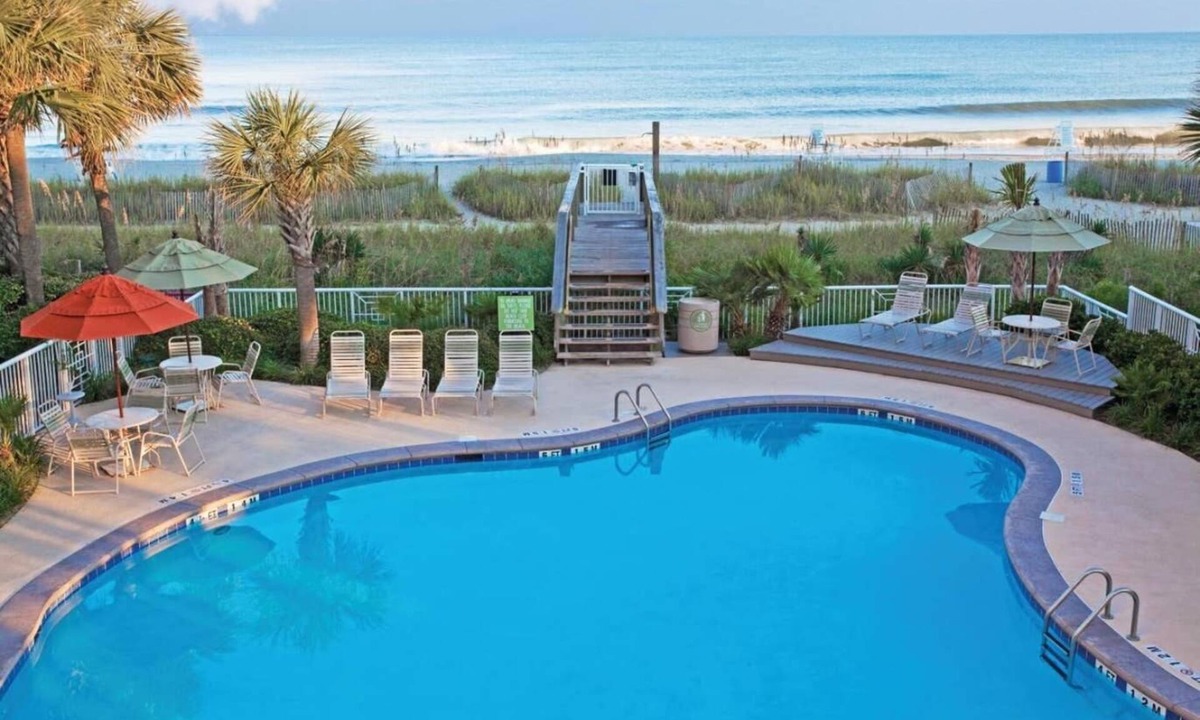 Myrtle Beach Hotel | 2 Airy Suites near SkyWheel with Waterpark, Fitness Center & Free Parking