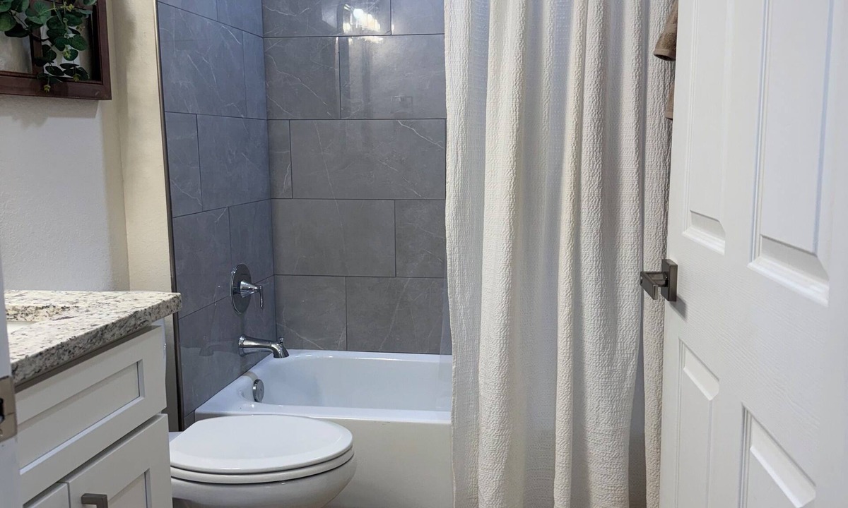 Florida South Atlantic Coast Apartment | 2-bedroom apartment in brilliant Avon Park with AC, WiFi. Enjoy your stay