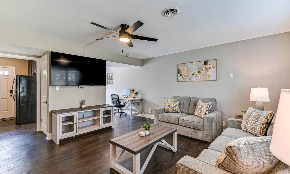 Summerville House | 2 Bedroom Furnished Townhome Augusta 2482C