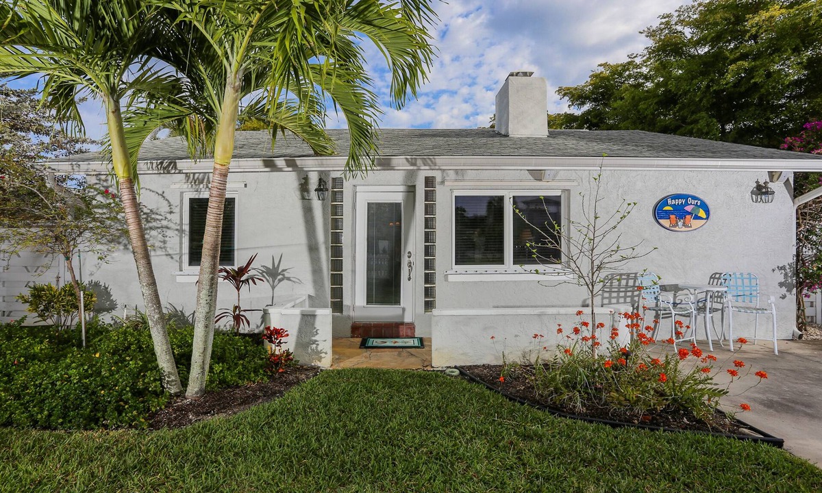 Sarasota Cottage | 2 Bedroom Lido Beach Across From Famous Beach!