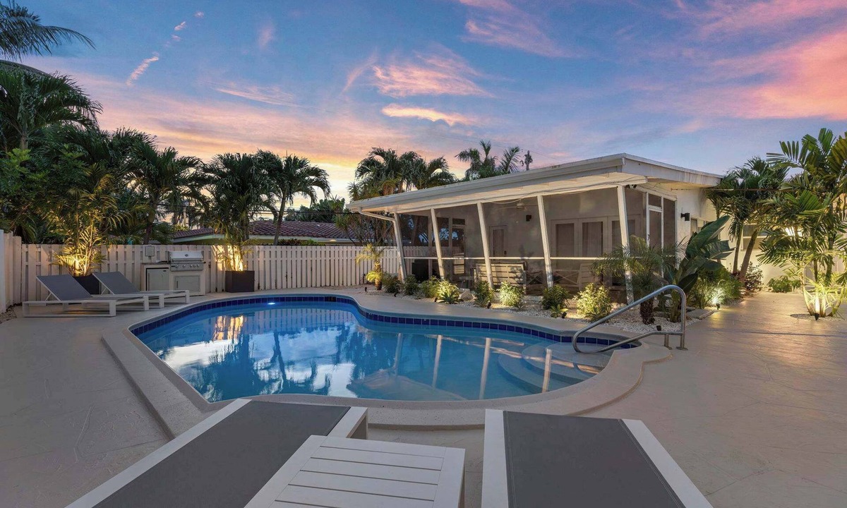 Dolphin Isles Apartment | 2 Bedroom on the Barrier Island. Walk to the Beach