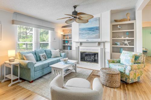 Harkers Island House | 2 Blocks to Crystal Coast: Family-Friendly Retreat