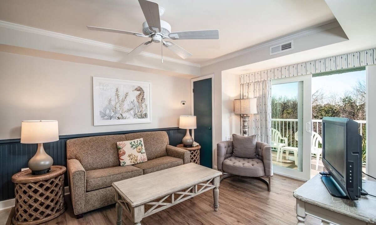 Litchfield by the Sea Hotel | 2 Coastal Suites w/Kitchen + Pool Plaza & Water Slides near Pawleys Island