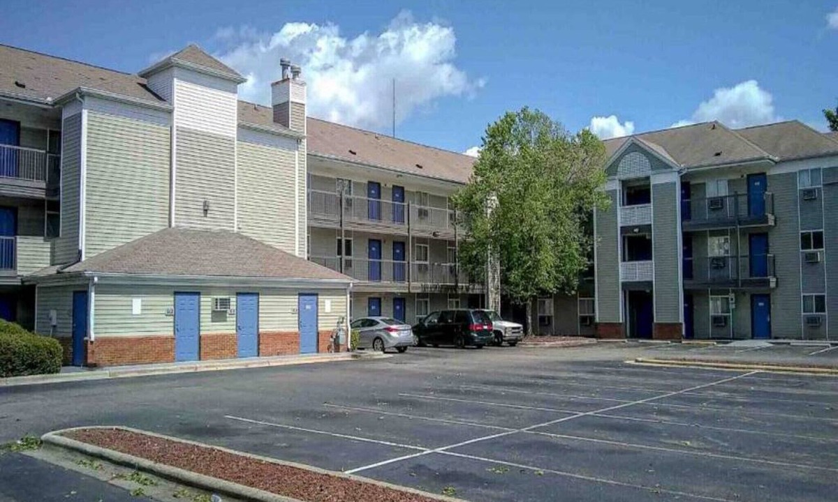 Terry Sanford Apartment | 2 Full Beds|Nsmk|Kitchen