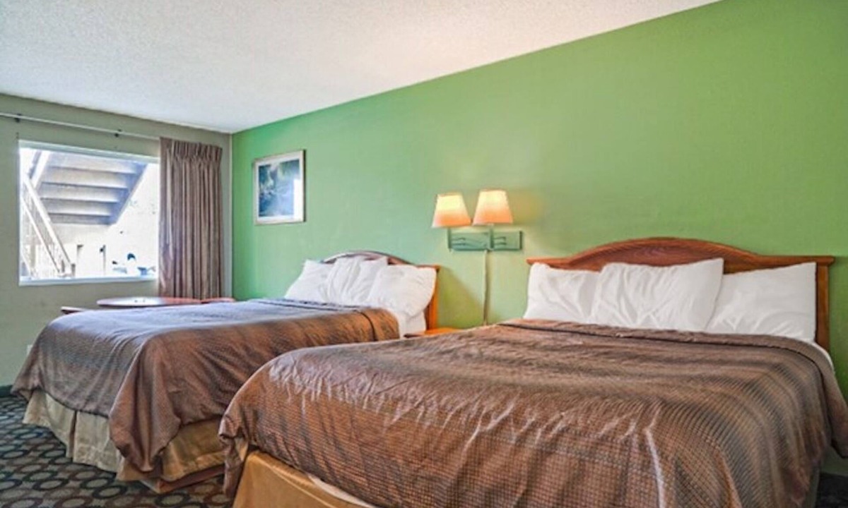Ashburn Hotel | 2 Queen Beds near Turner County Schools | Perfect Room for Families