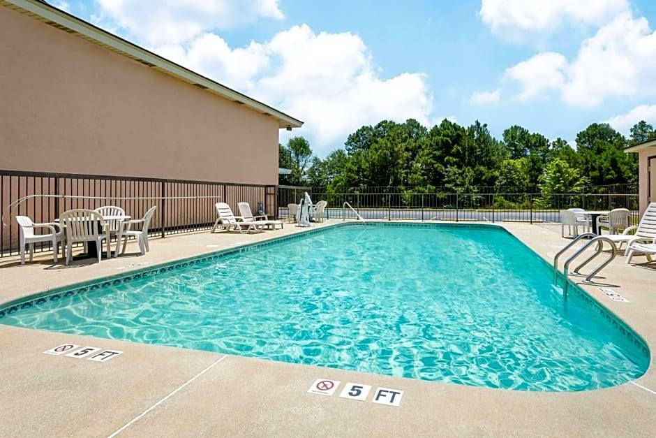 Seiglers Crossroads Hotel | 2-Star Hotel ∙ Days Inn by Wyndham Aiken - Interstate Hwy 20