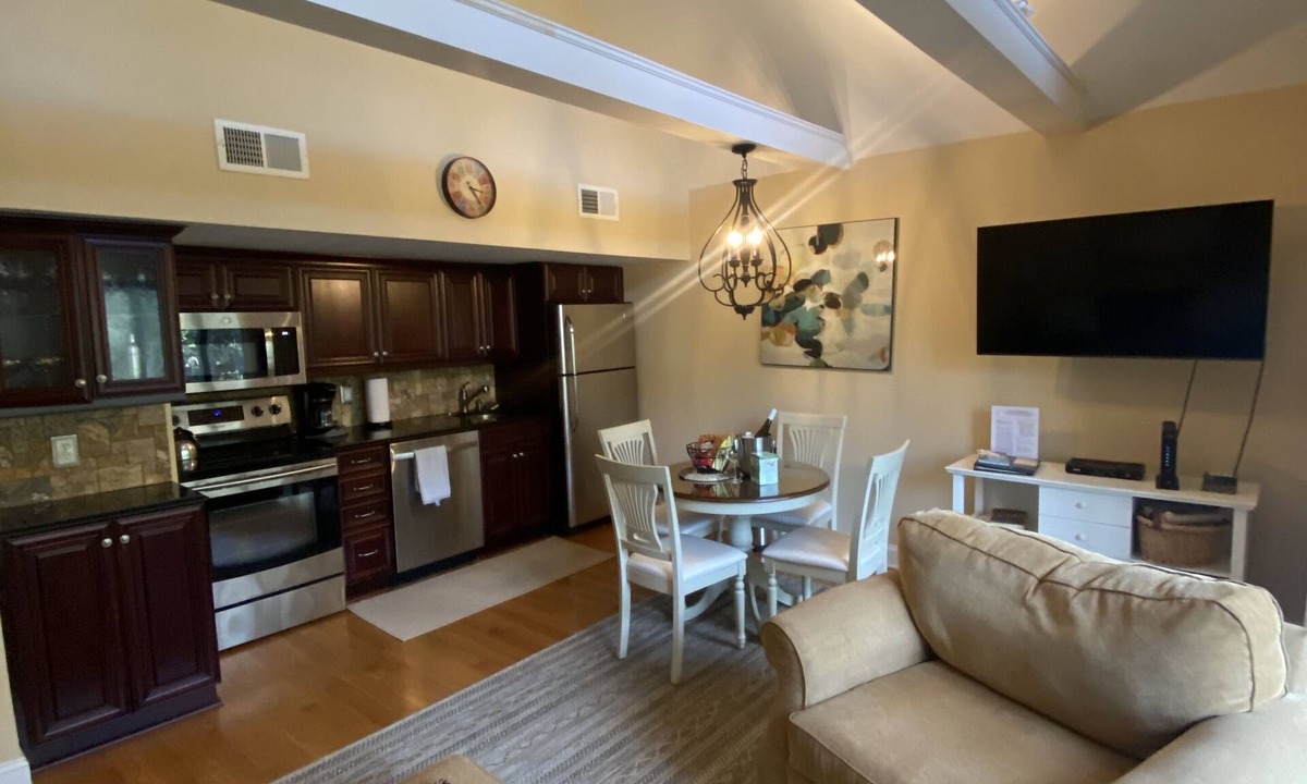 Kiawah Island Villa | 200 Steps to Beach! Great Location! Clean, Renovated-New TVs, Bed, LR Furniture
