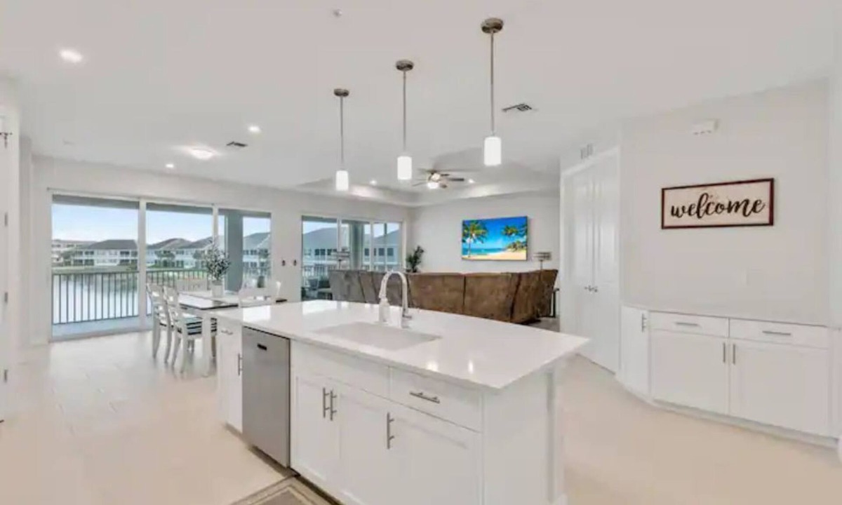 Naples House | 2023 Luxurious Lakeside Oasis