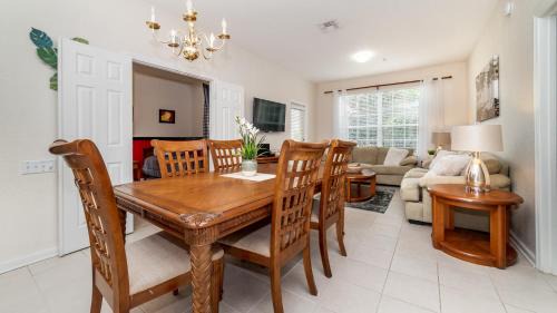 Windsor Hills House | 2774 Almaton #204