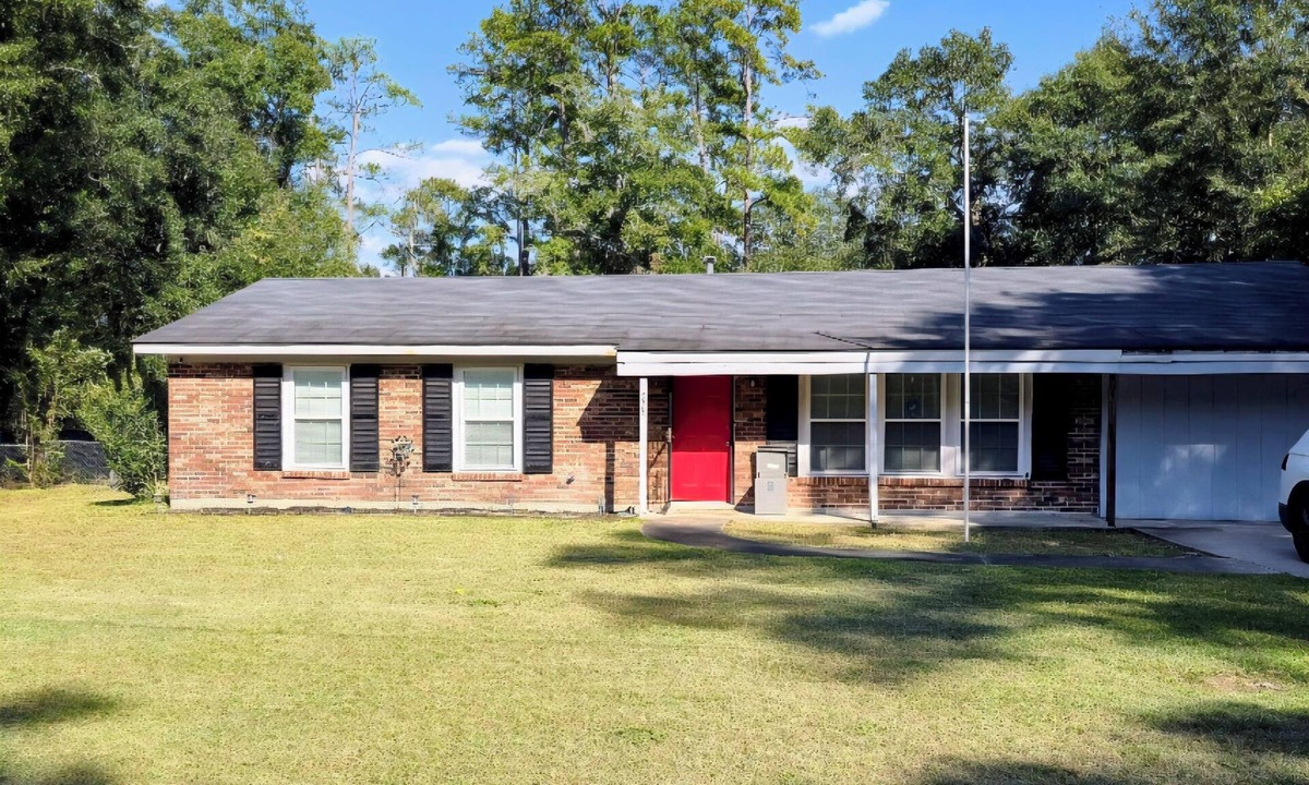 Hinesville House | 2BR/2BA Home Near Fort Stewart, Close to Dining & Shopping