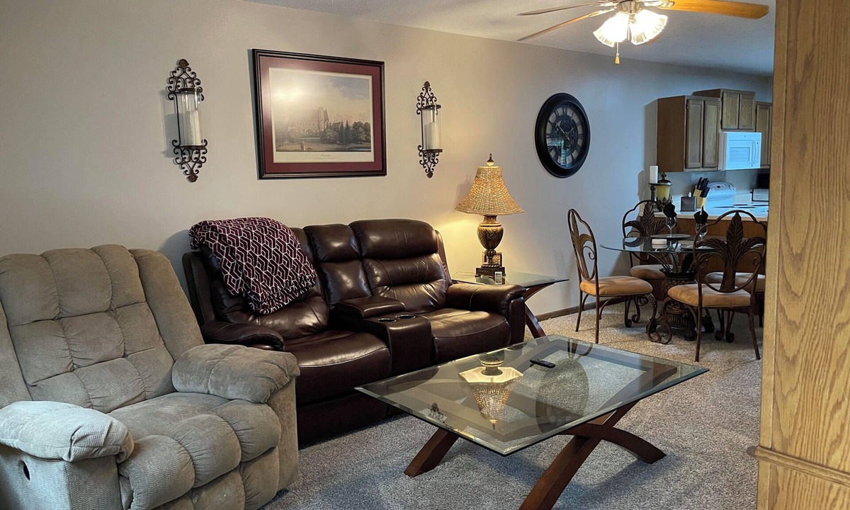 Douglas Apartment | 2br apartment in Douglas! Less than a mile to Shopping and Restaurant District.