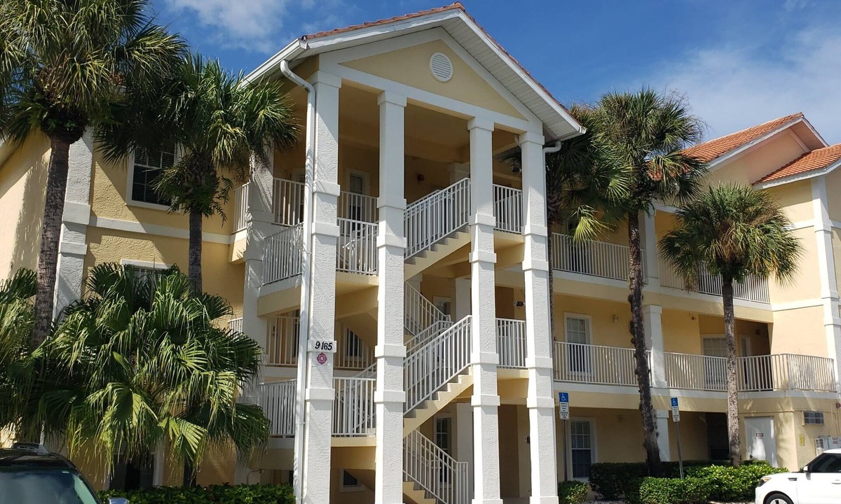 Ole Condo | 2nd floor condo at Coral Falls in Lely Minutes from Marco Island & Naples beach!