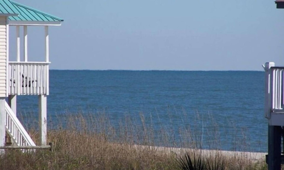 Edisto Island House | 2nd row Ocean Views 4br 3ba Sleeps 12, '26 Pool Amenity Card, linens included