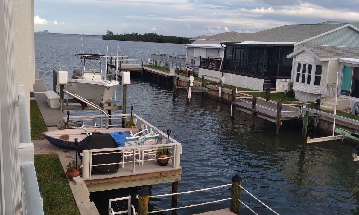 Nettles Island House | 3 bdrm 3 bath w separate apt. Nettles isle resort, priv. beach, deck, sleeps 10