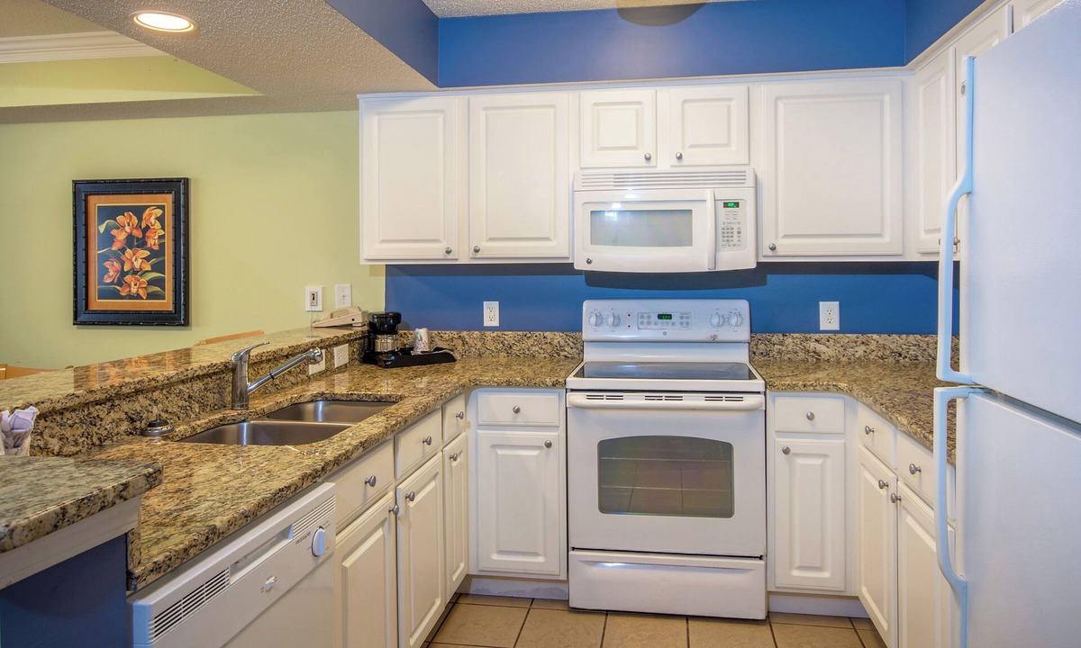 Myrtle Beach Hotel | 3 Beautiful Rooms with Balcony and Panoramic Ocean Views – Steps from the Sand