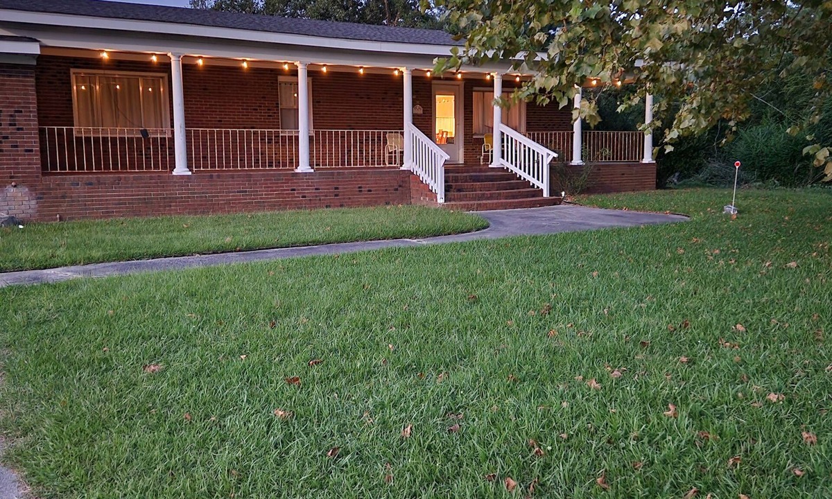 Beaufort House | 3 bed 2 bath Home 11 miles from Atlantic Ocean