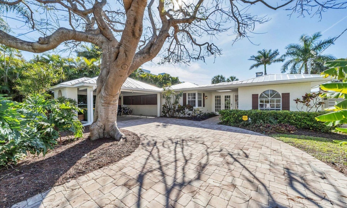 Ringling Estates House | 3 Bed, 3 Bath, Pool with Hot tub with water view