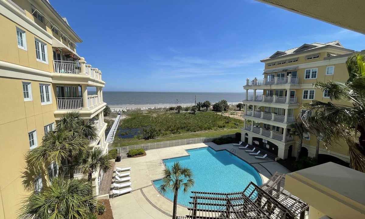 Daufuskie Island Condo | 3 bedroom,baths, Pool, Land Trans from Dock, 4 passenger golf cart included!