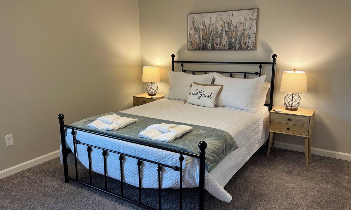 Martinez House | 3-bedroom house in lovely Martinez with cool AC and charm: Master’s Ready!