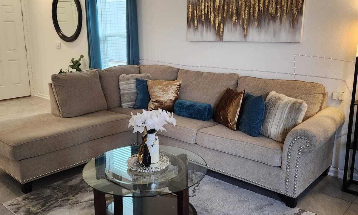 Northside House | 3-bedroom townhome in brilliant Jacksonville with WiFi, AC perfect distance.