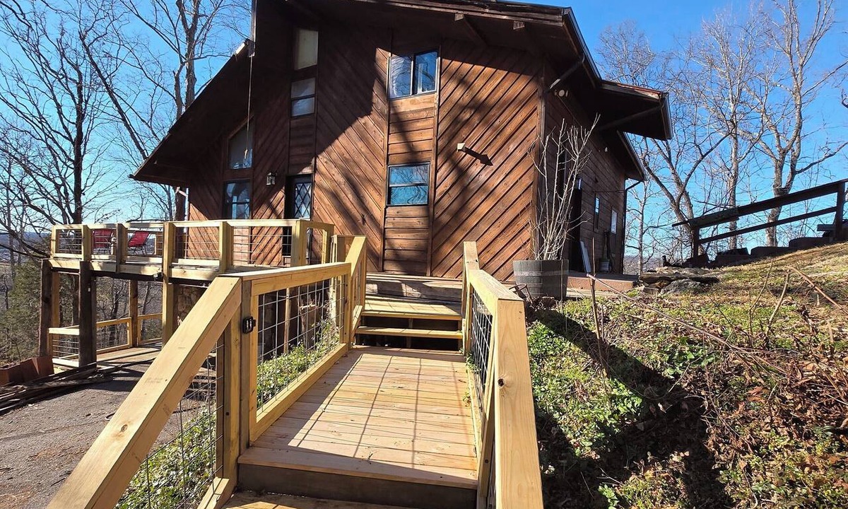 Seymour Cabin | 3 King Suites · Mountain Views · Golden-Hour Deck