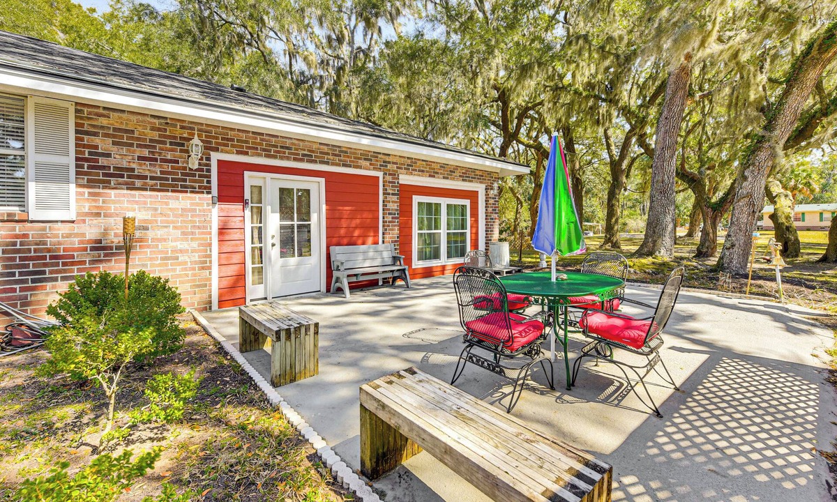 Beaufort House | 3 Mi to Dtwn Beaufort: Quiet Family Home w/Yard
