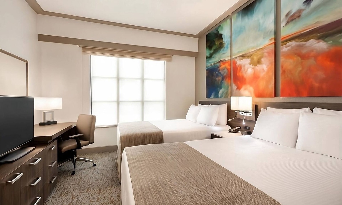 Florida Central Atlantic Coast Hotel | 3 Modern Suites in Orlando – Pool, Free Breakfast, Perfect for Families