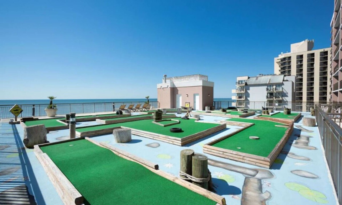 Myrtle Beach Hotel | 3 Oceanfront Retreats Near Barefoot Landing, Mini Golf & Myrtle Beach Shows