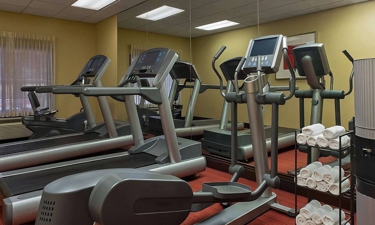 Gwinnett Place Hotel | 3 Pet Friendly Units! w/Pool & Breakfast | Near Pirate’s Cove Adventure Golf