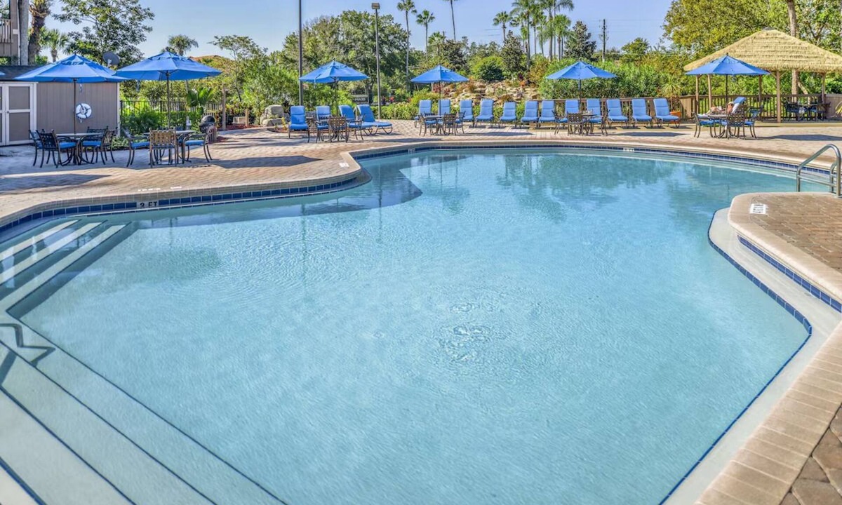Kissimmee Hotel | 3 Relaxing 2BR King & Twin Suite Full Kitchen Near Theme Parks Orlando Area