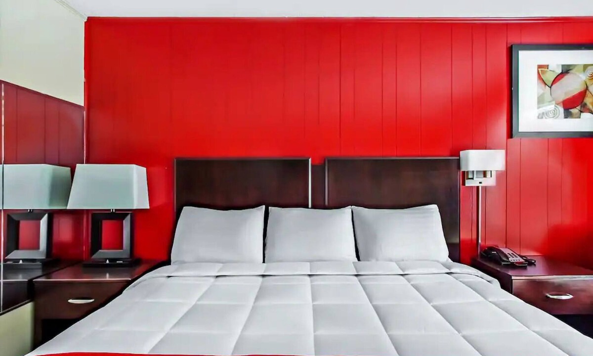Ridgeland Hotel | 3 Relaxing King Rooms + Free Parking Near Ridgeland Downtown Area