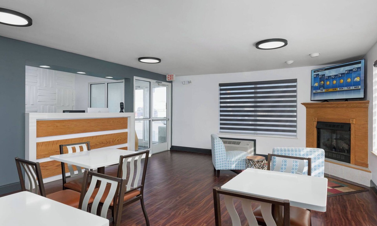 Graysville Hotel | 3 Separate Hotel Bedrooms with 2 Queen Beds in each room with attached bathroom