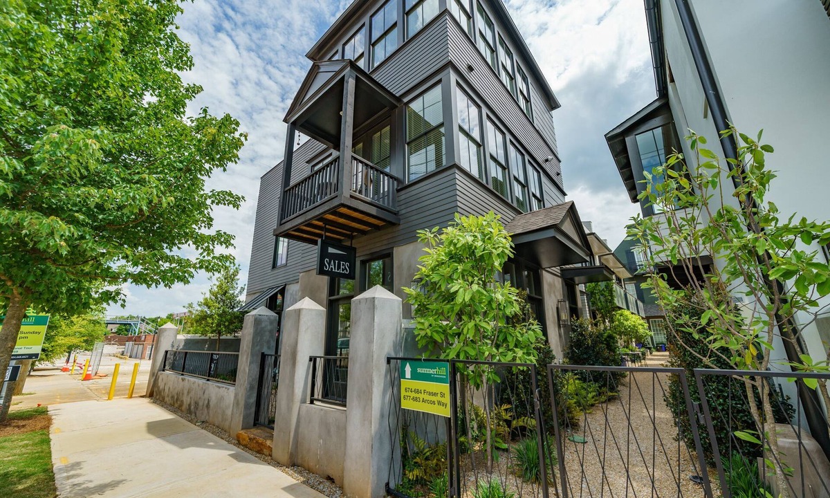 Summerhill House | 3 Story 2BR-2.5BA Townhouse w/Terrace/pool Downtown ATL