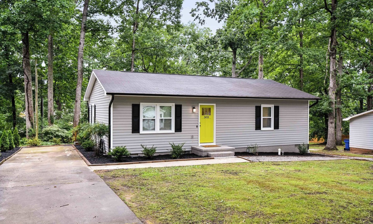 Simpsonville House | 30+ day stays-Completely renovated 2 bed/2 bath in Simpsonville, SC