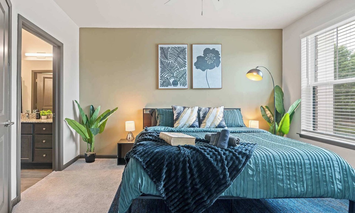 North Raleigh Apartment | 3BR | King Bed | Balcony | North Raleigh