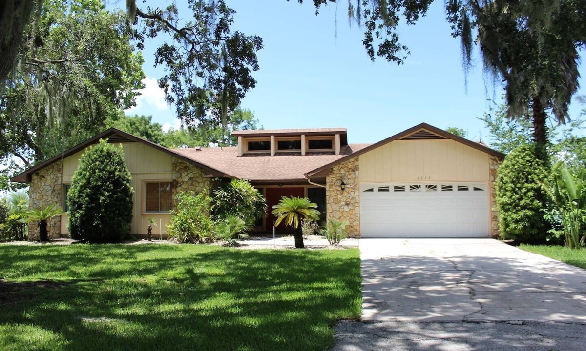 Oviedo House | 3BR Lakeview Jacuzzi Tub Sleeps 6